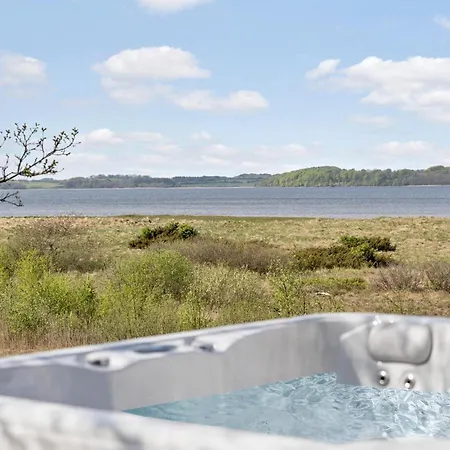 Dom wakacyjny 2 Bedroom Awesome In