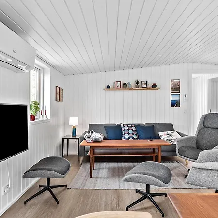 2 Bedroom Awesome In Dom wakacyjny *