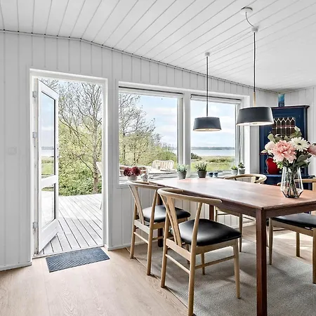 Dom wakacyjny 2 Bedroom Awesome In