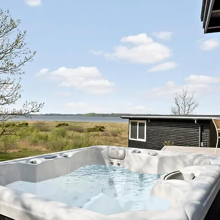 2 Bedroom Awesome In Dom wakacyjny Højslev