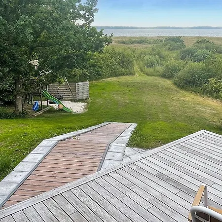 2 Bedroom Awesome In Dom wakacyjny