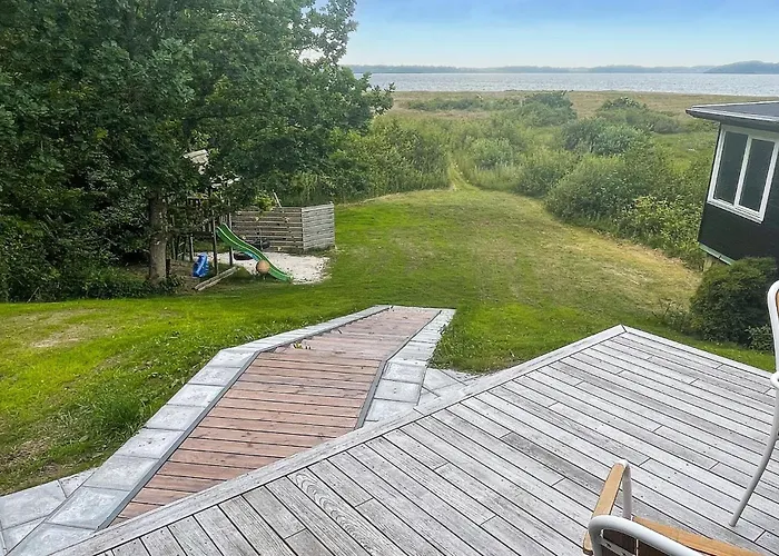 2 Bedroom Awesome In Semesterbostad